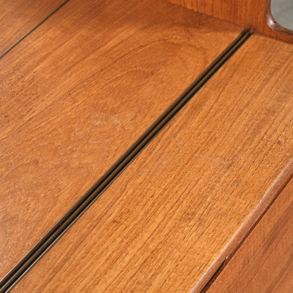 【Turnidge】ヴィンテージ ガラスキャビネット