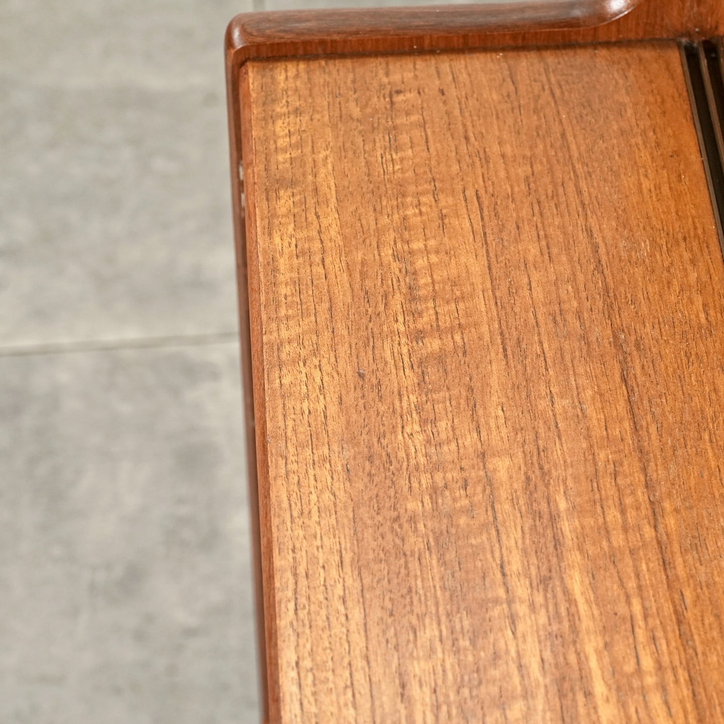 【Turnidge】ヴィンテージ ガラスキャビネット