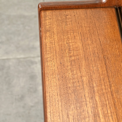 【Turnidge】ヴィンテージ ガラスキャビネット