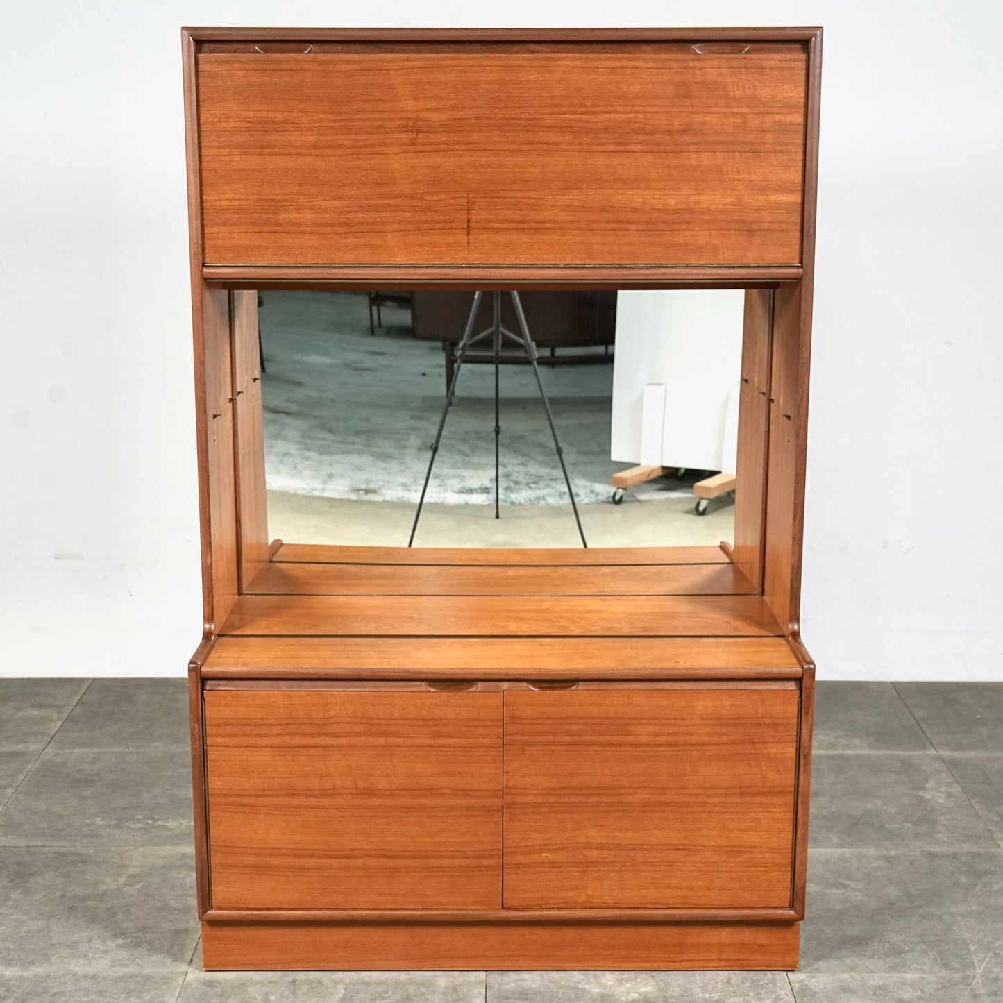 【Turnidge】ヴィンテージ ガラスキャビネット