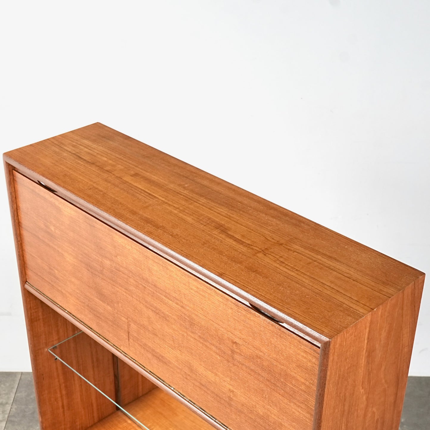 【Turnidge】ヴィンテージ ガラスキャビネット