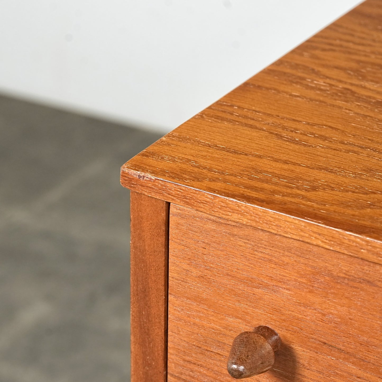 イギリスヴィンテージ ハイチェスト