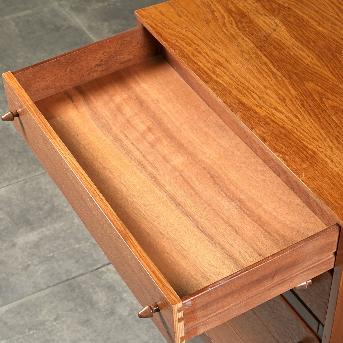 イギリスヴィンテージ ハイチェスト