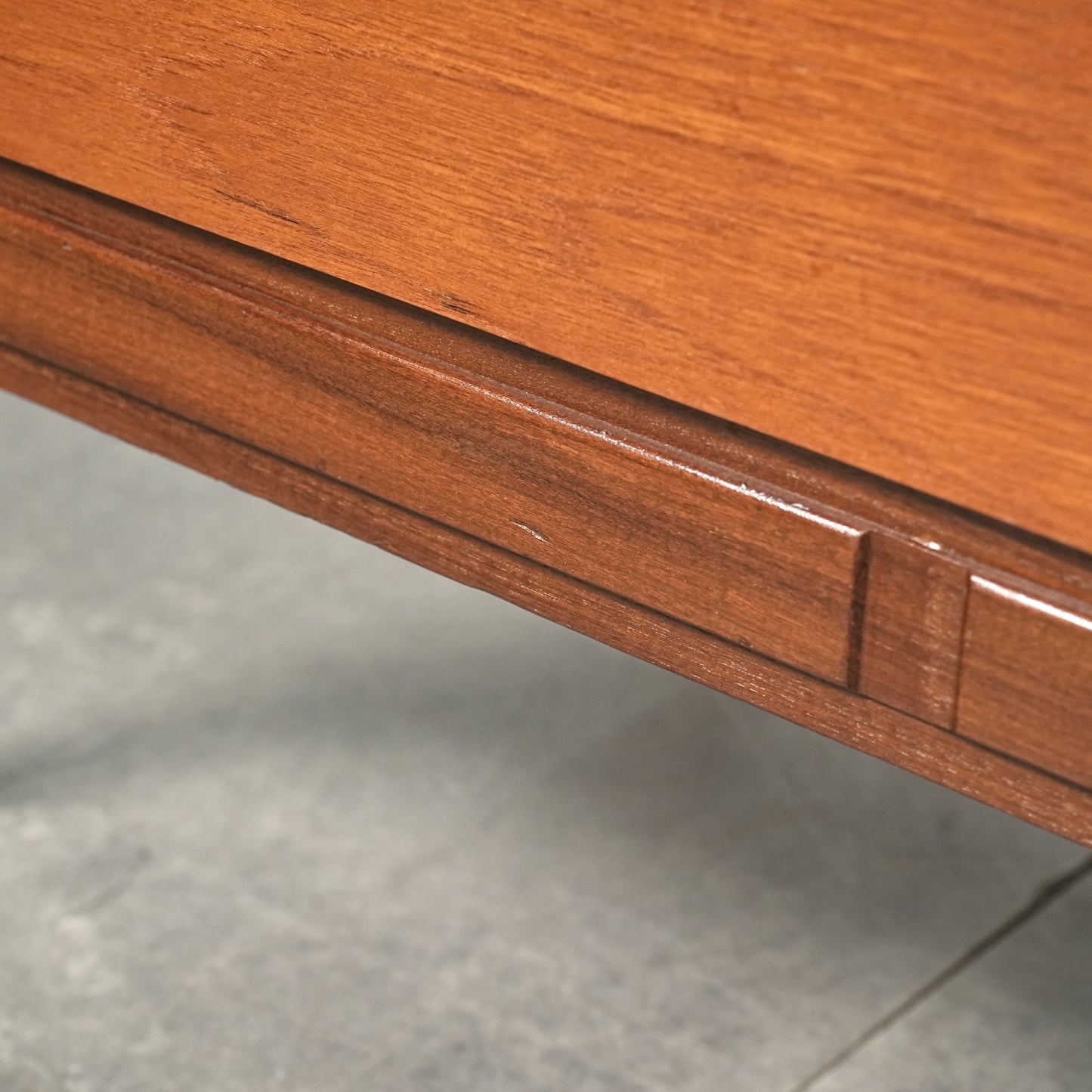 イギリスヴィンテージ ハイチェスト