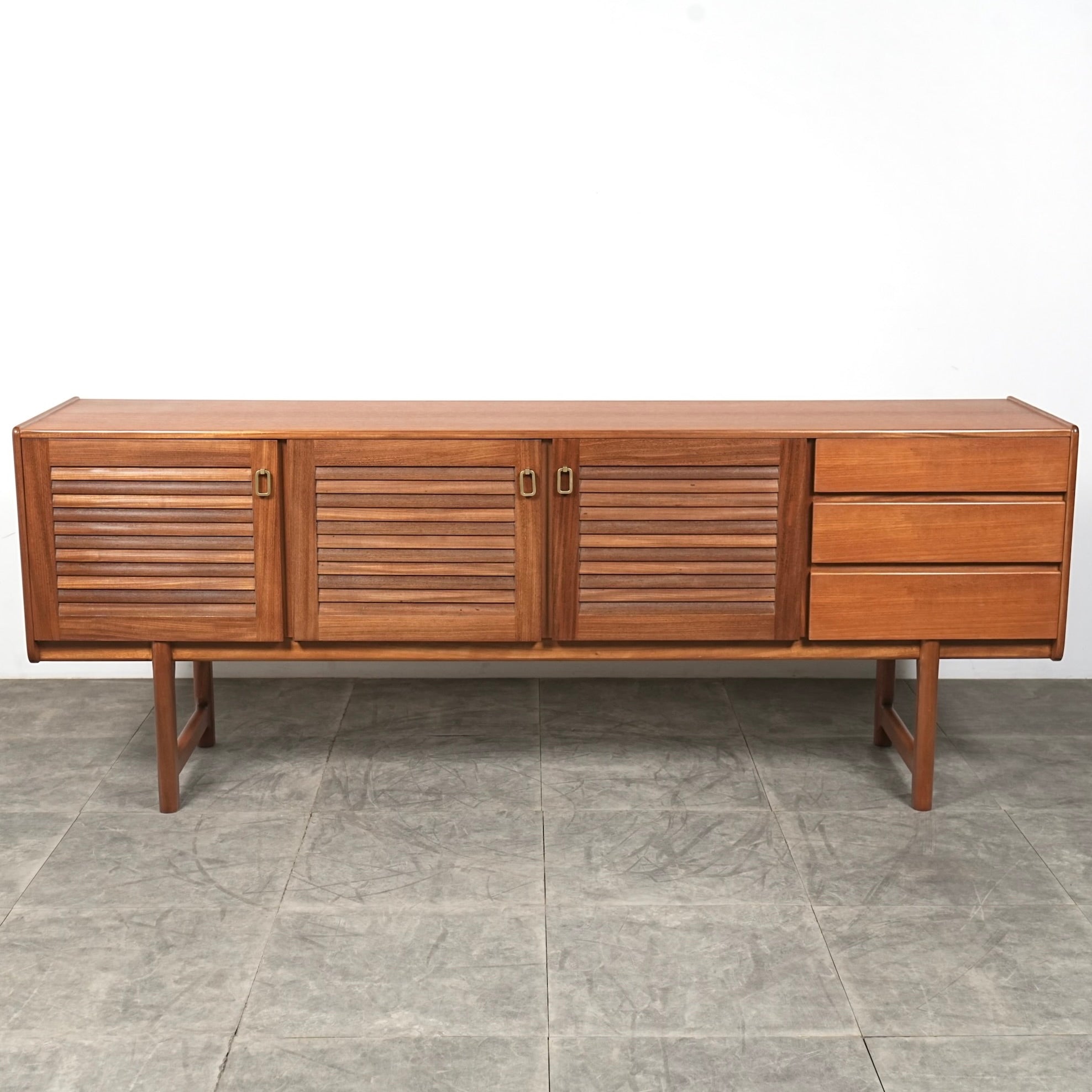 THB401-3_fc1e0d95-b501-40b3-