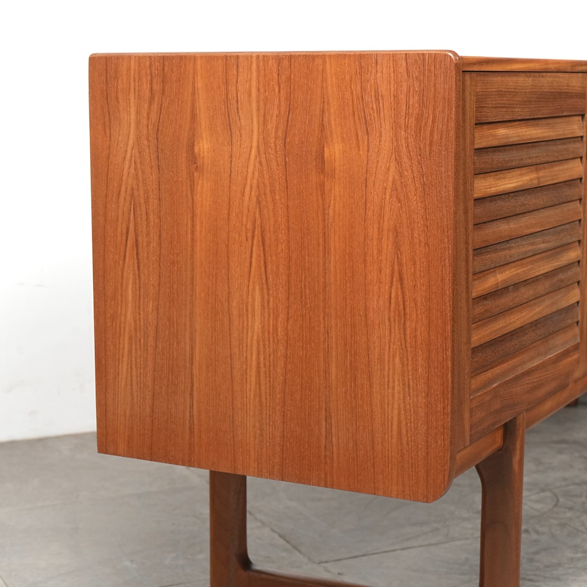 A.H.McINTOSH ダンヴィーガン ヴィンテージ サイドボード(401) A.H.McINTOSH ダンヴィーガン ヴィンテージ サイドボード(402) - メルカリ