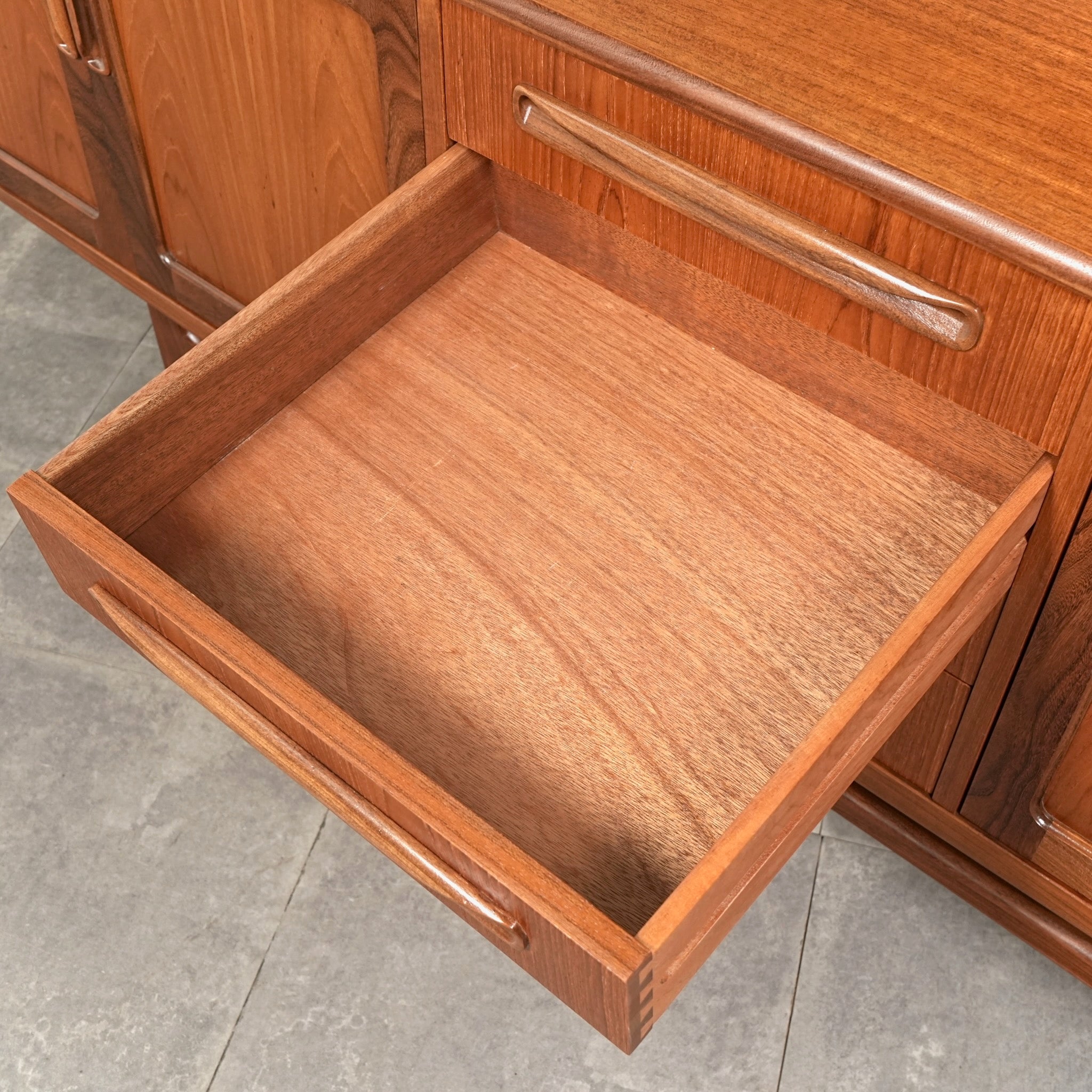 G-PLAN Fresco脚付きサイドボード G-PLAN】Fresco サイドボード(ヘアピンカスタム) – TIME HYPE