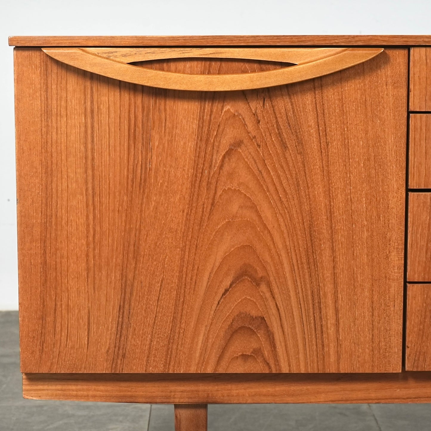 【Beautility】ヴィンテージ サイドボード