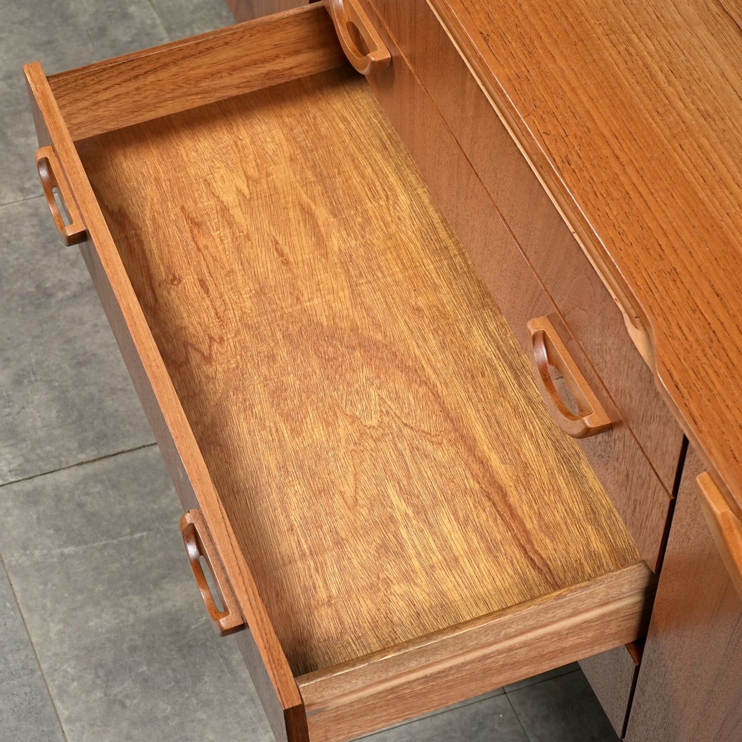 【Beautility】ヴィンテージ サイドボード