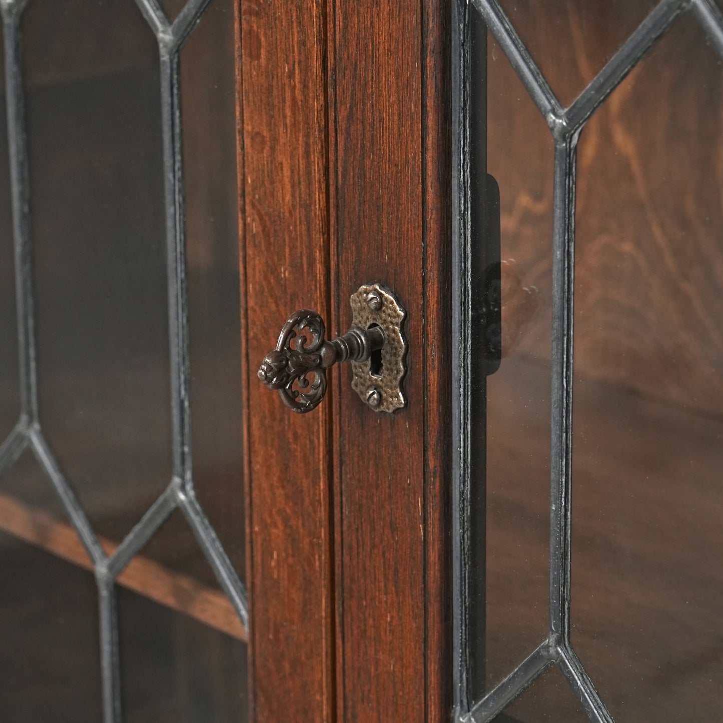 【JAYCEE FURNITURE】ヴィンテージ ガラスキャビネット