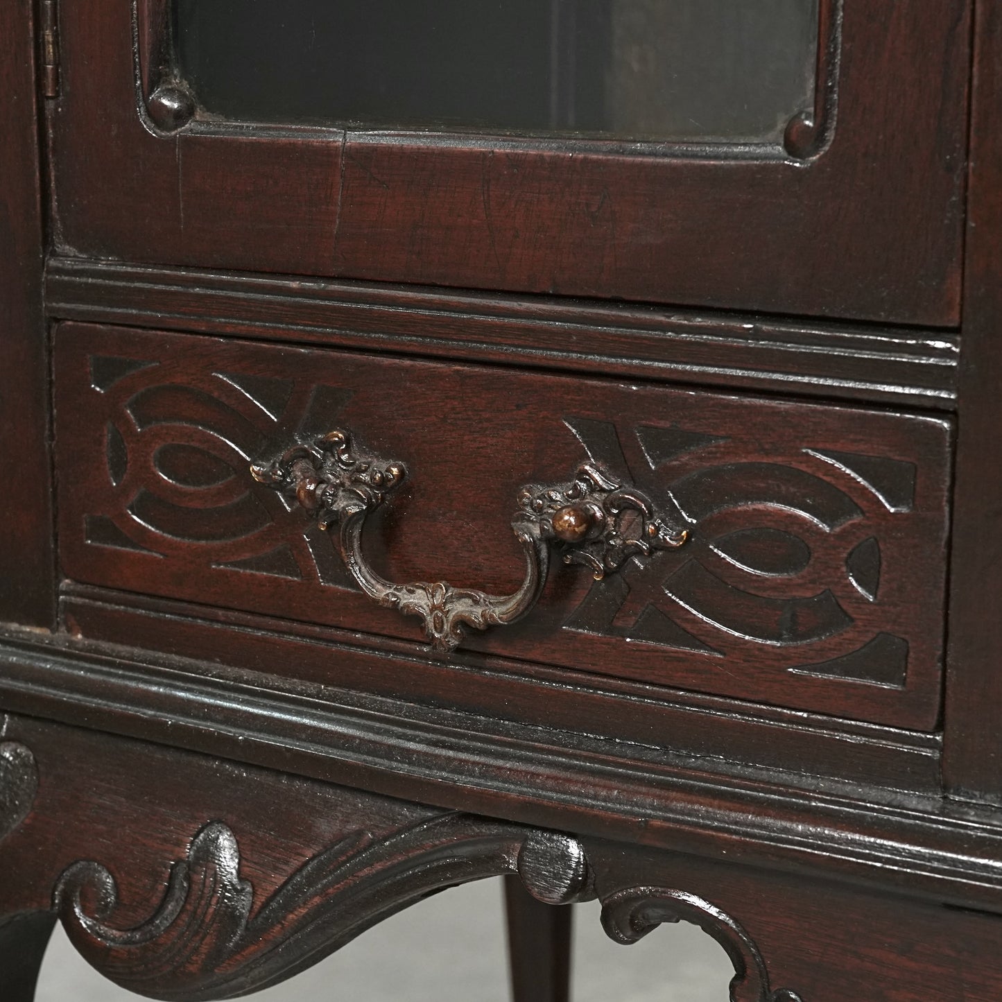 英国アンティーク ガラスキャビネット