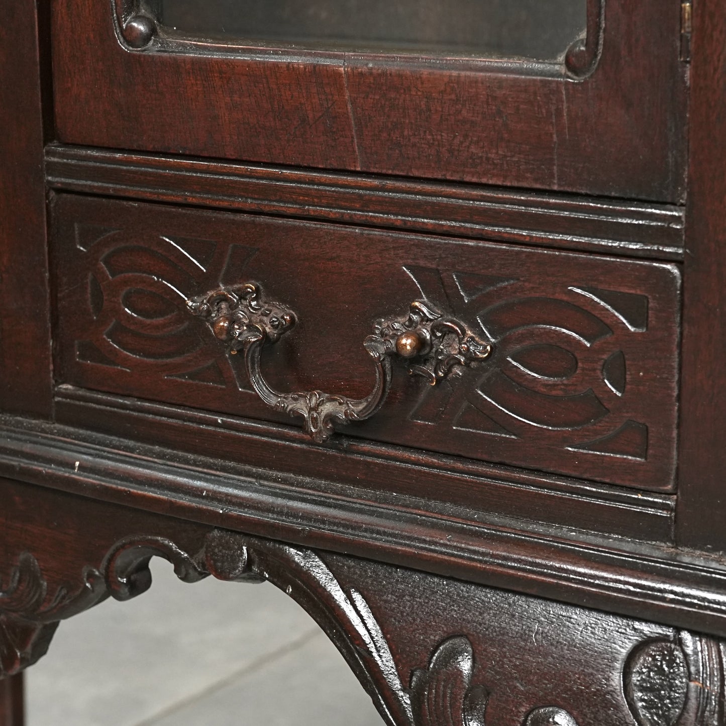 英国アンティーク ガラスキャビネット