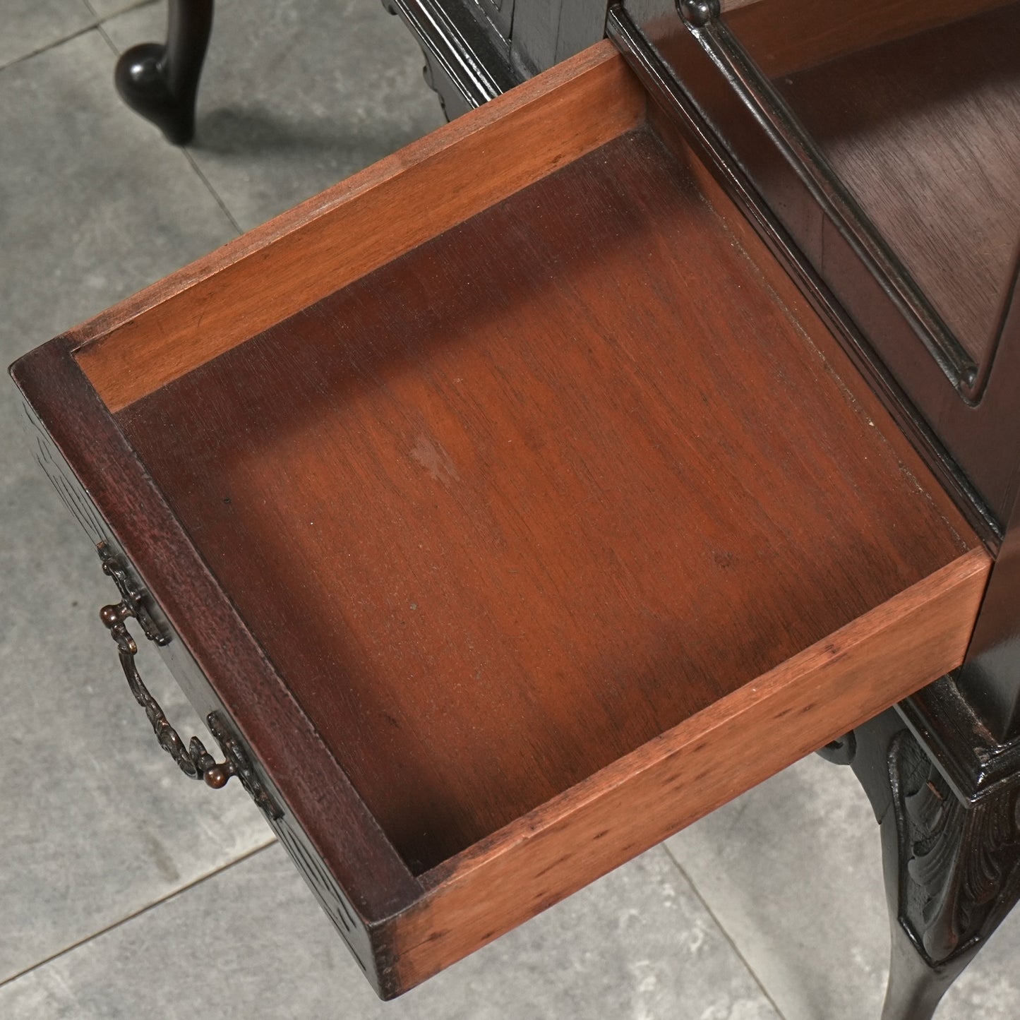 英国アンティーク ガラスキャビネット