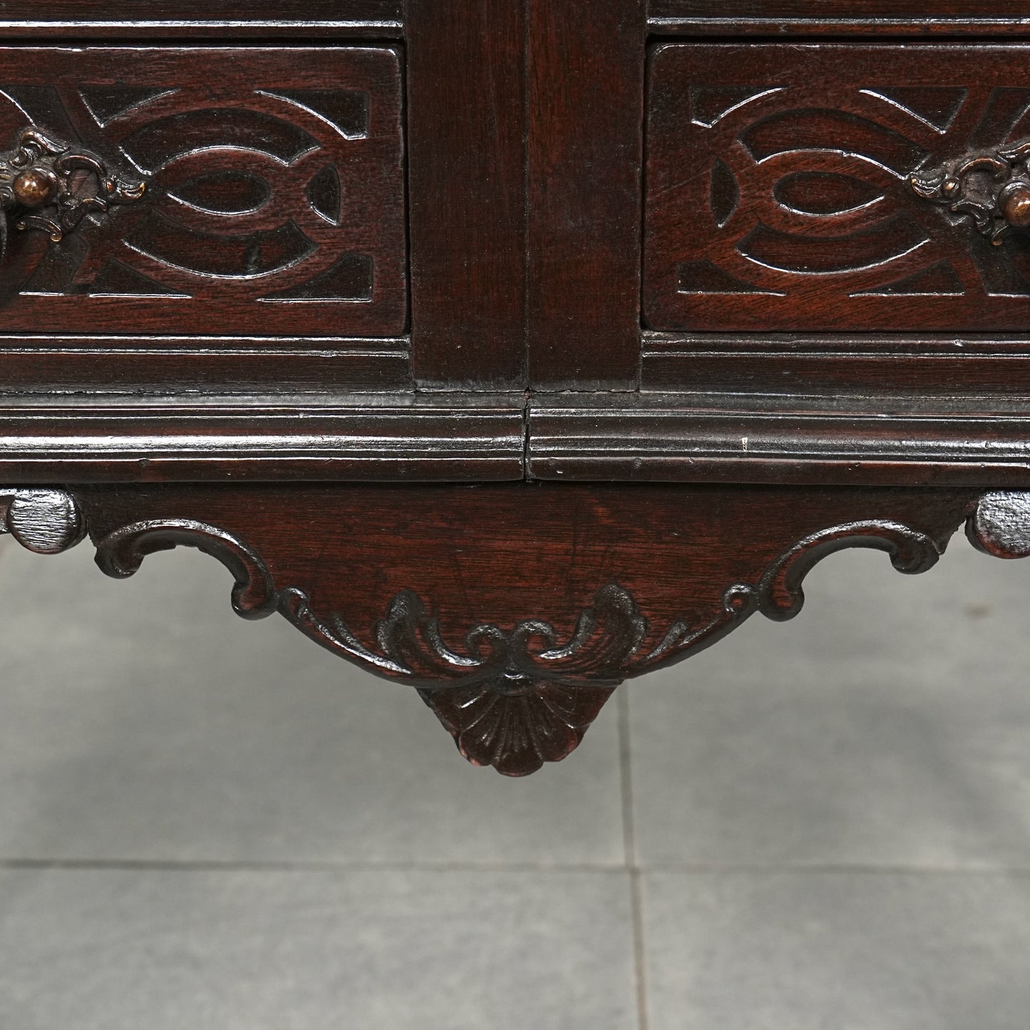 英国アンティーク ガラスキャビネット