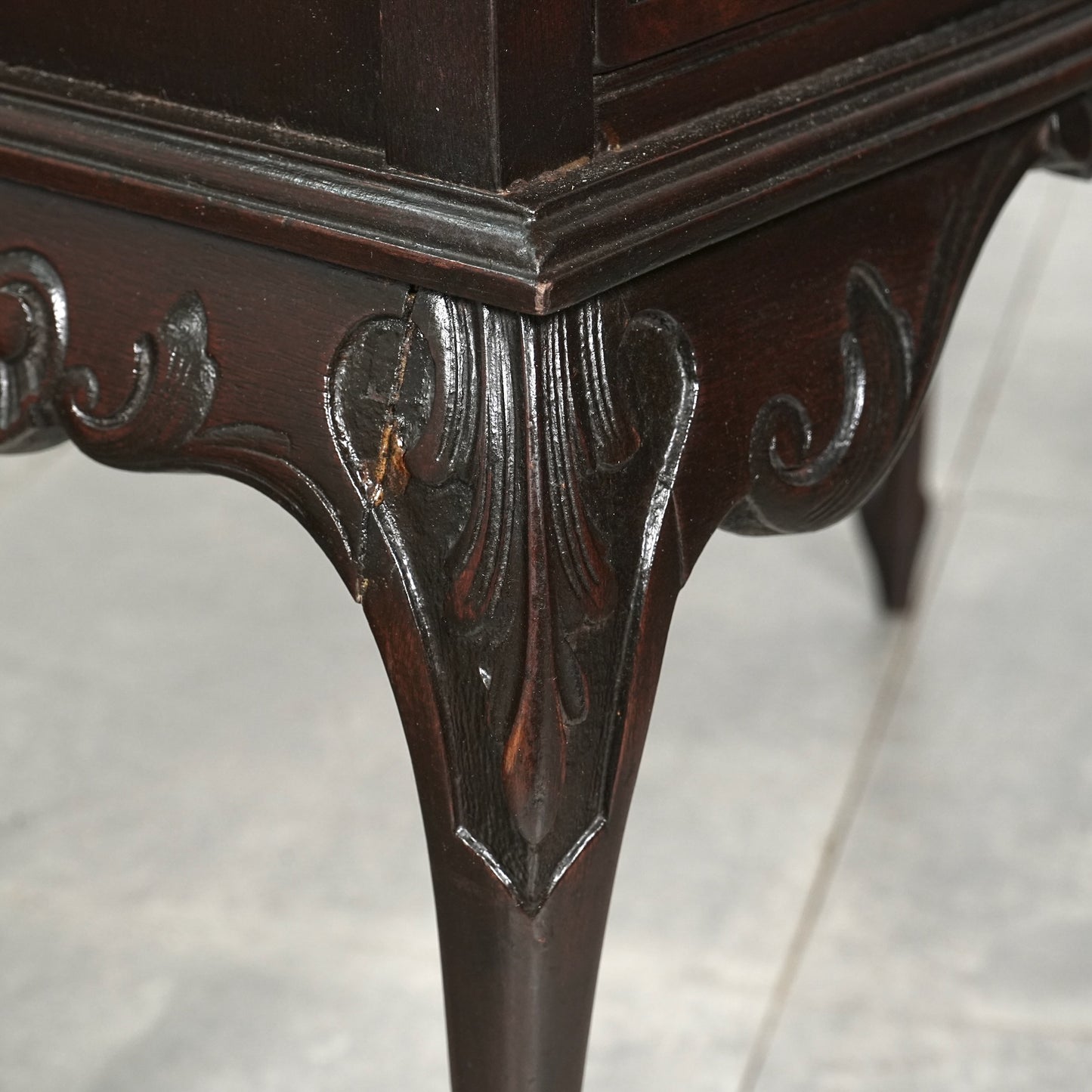 英国アンティーク ガラスキャビネット