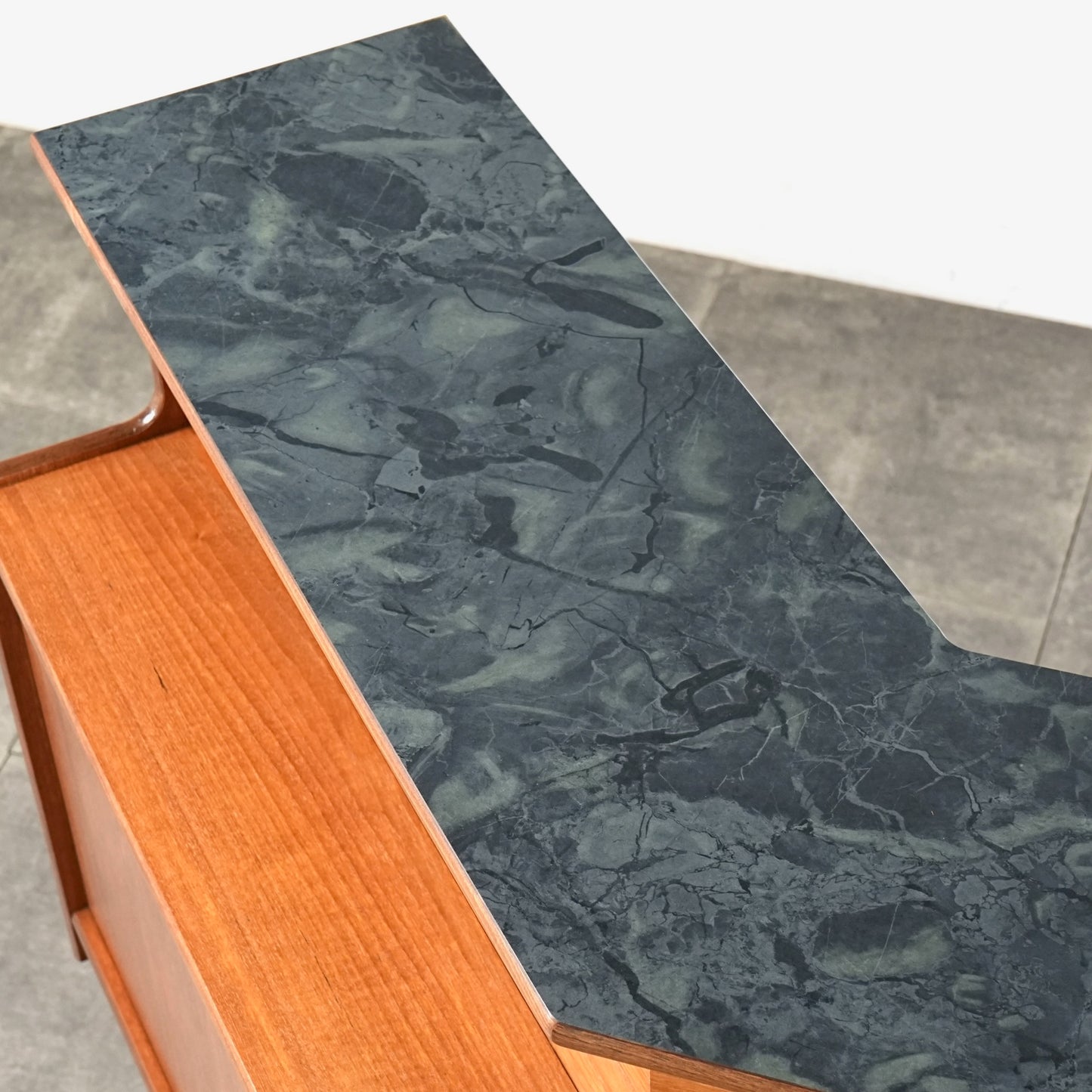 【Turnidge】ヴィンテージ キャビネット(カウンター)