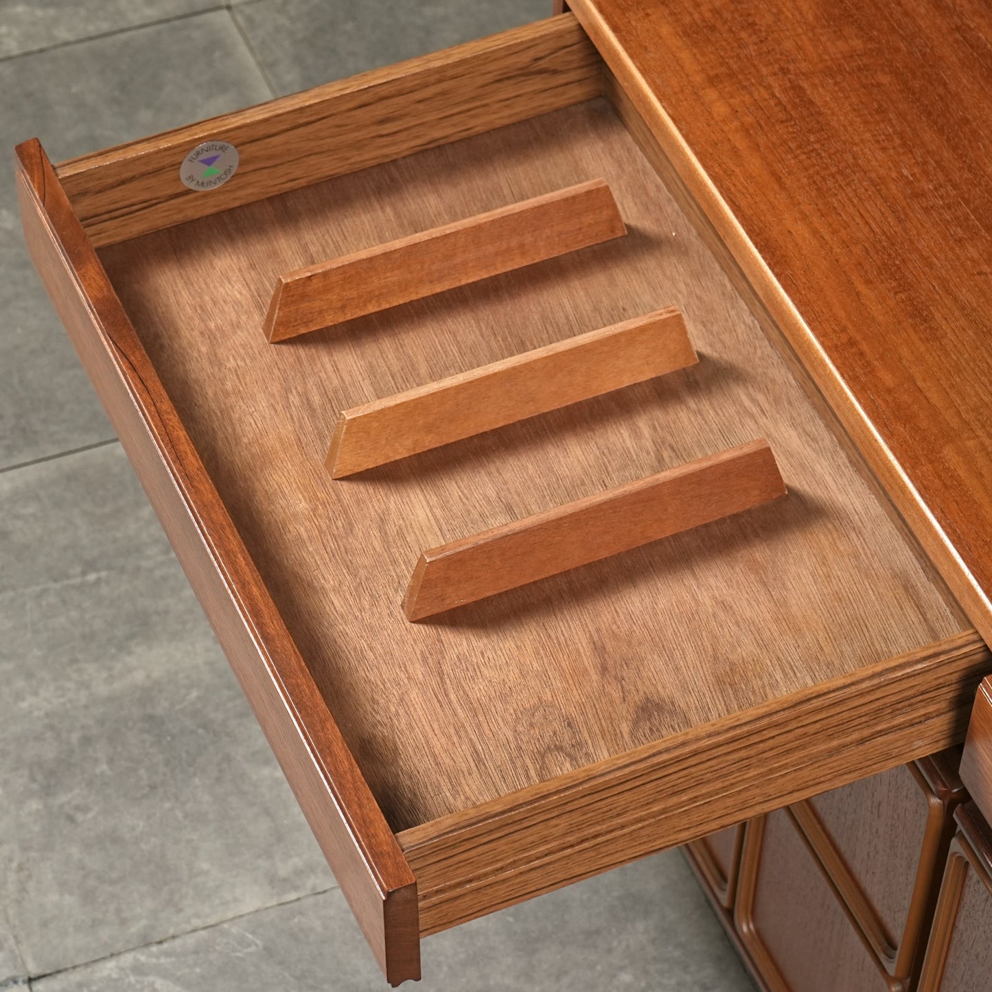 【A.H.McINTOSH】ヴィンテージ キャビネット