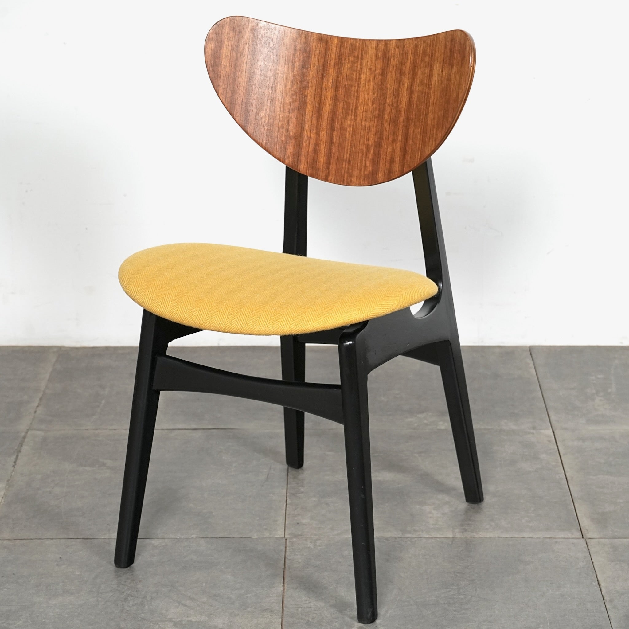 1950-60s G-PLAN Tola&Blackダイニングチェア 張替済み① G-PLAN】Tola&Black ダイニングチェア【張替済】 – TIME HYPE