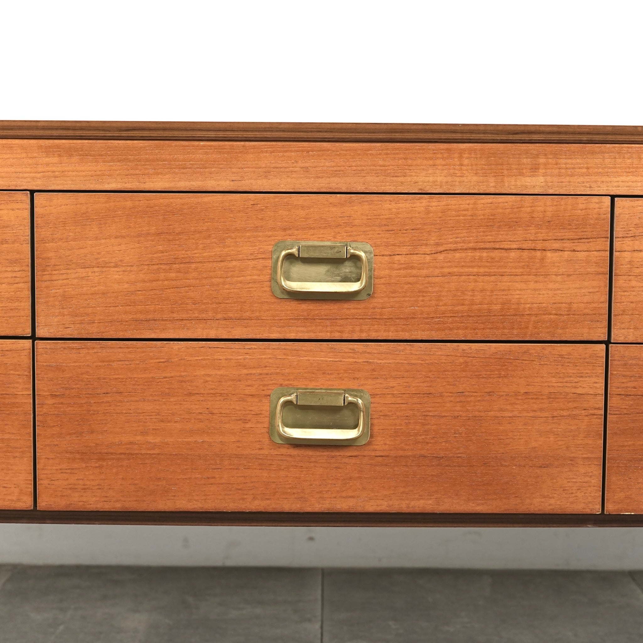 イギリスヴィンテージ サイドボード – TIME HYPE