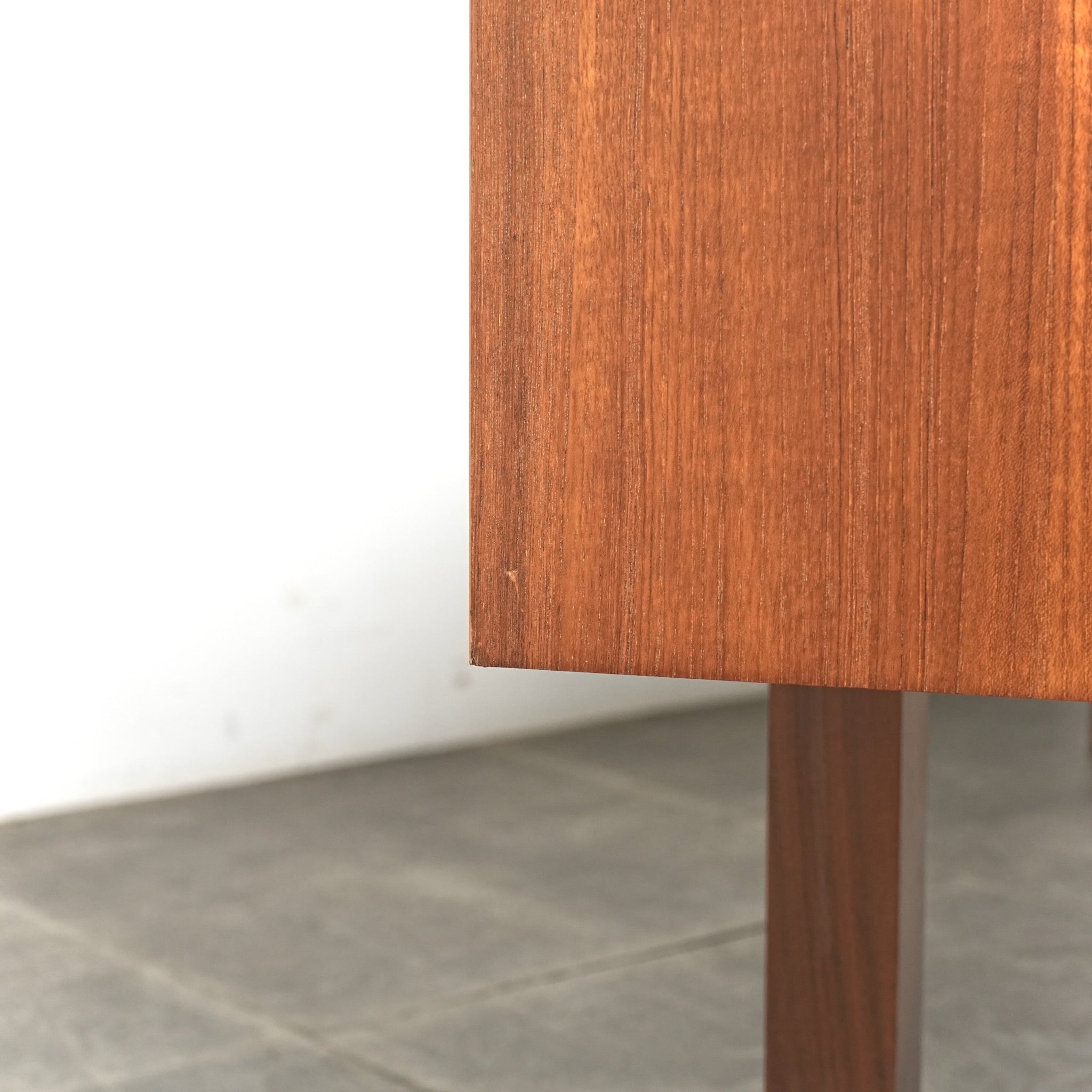 イギリスヴィンテージ サイドボード イギリスヴィンテージ サイドボード – TIME HYPE