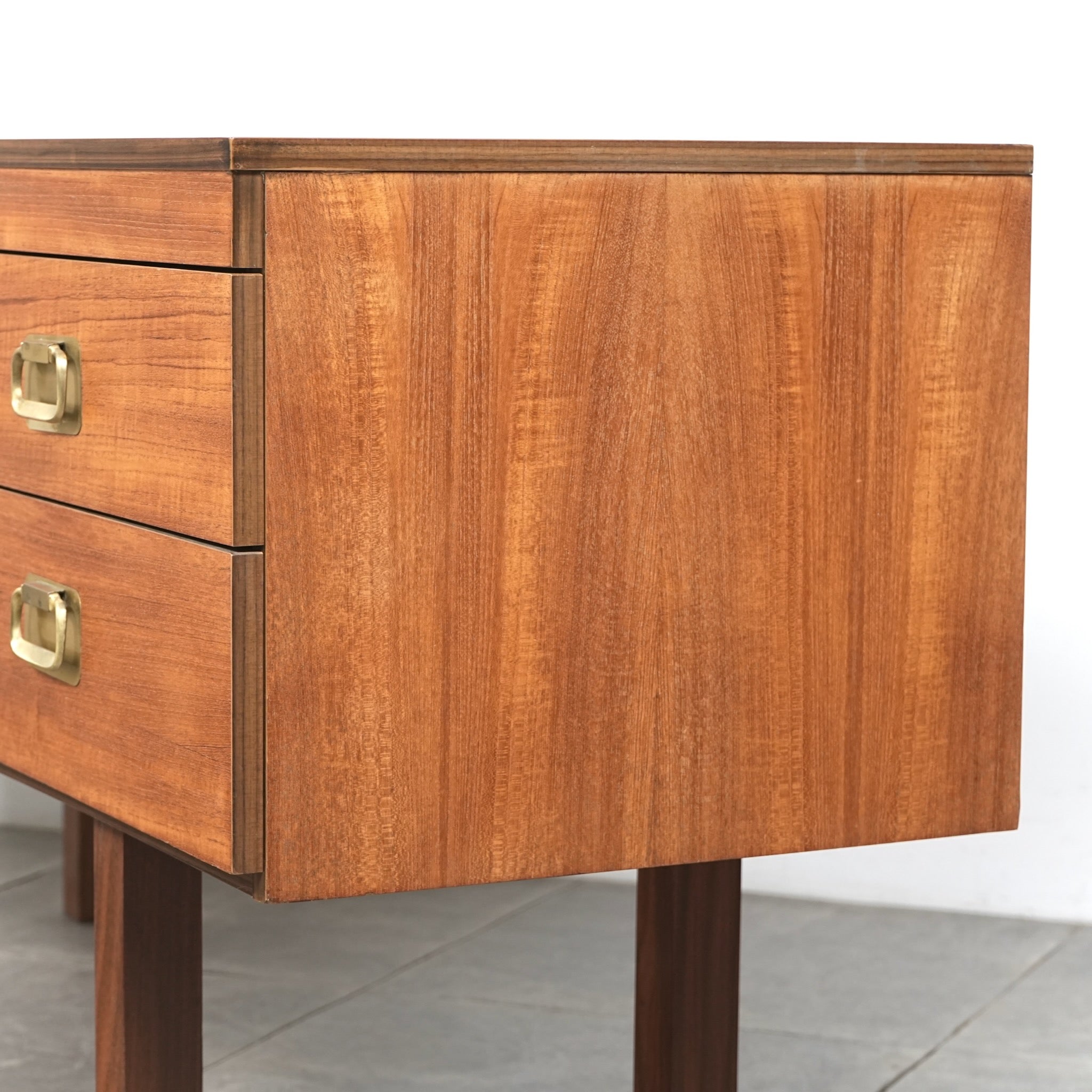 イギリスヴィンテージ サイドボード イギリスヴィンテージ サイドボード – TIME HYPE