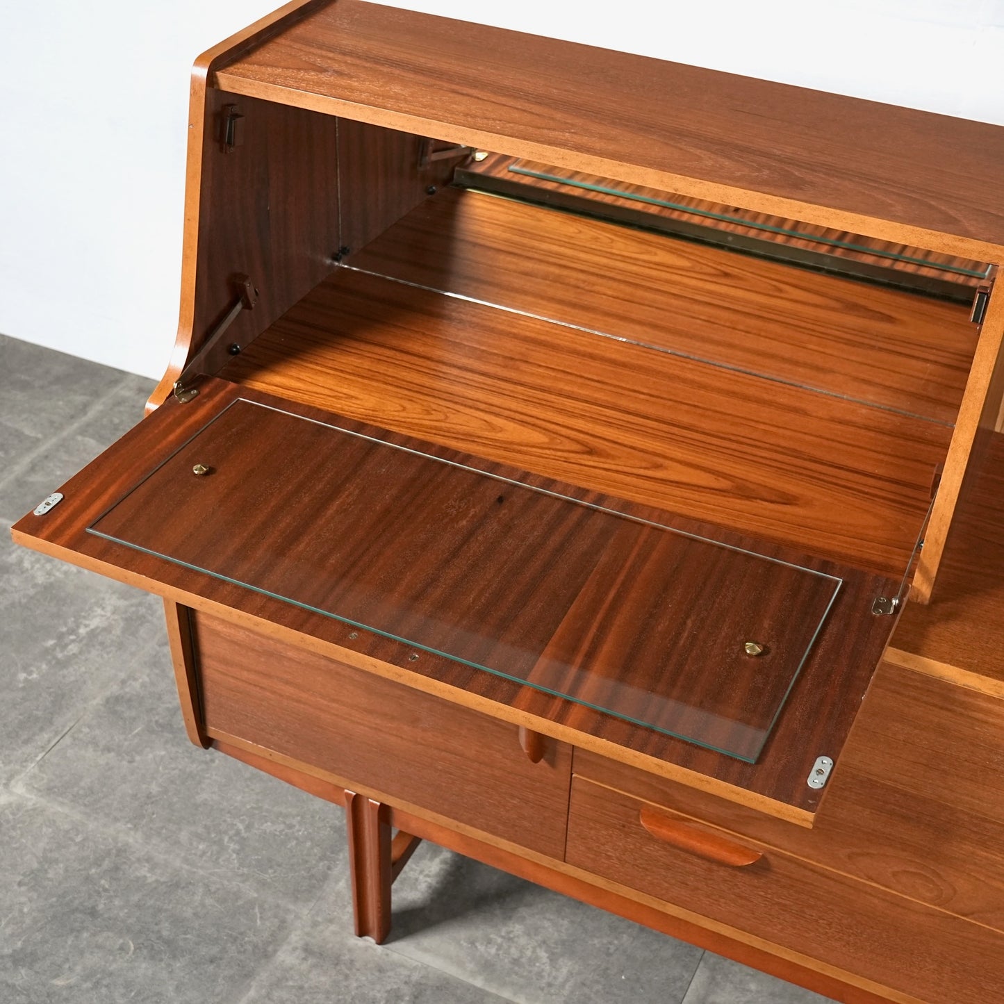 イギリスヴィンテージ キャビネット(ハイサイドボード)