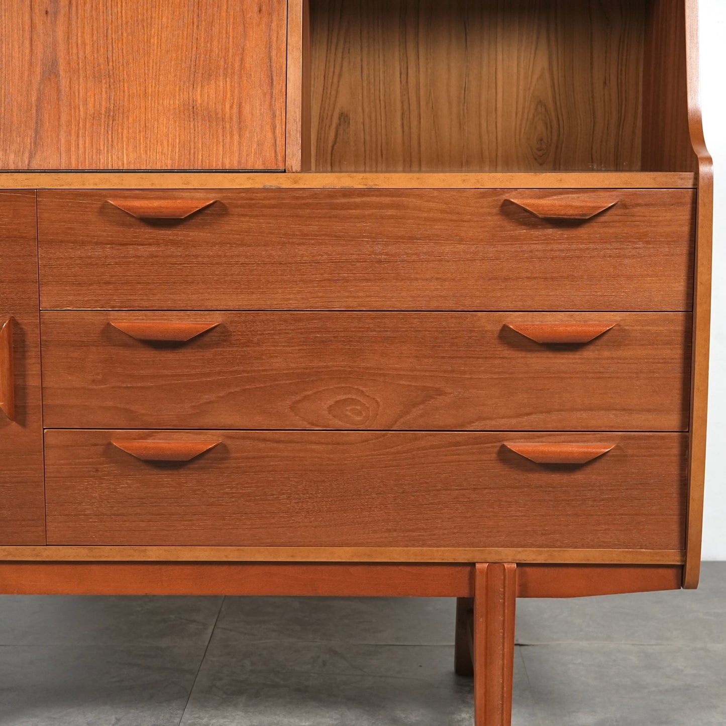 イギリスヴィンテージ キャビネット(ハイサイドボード)