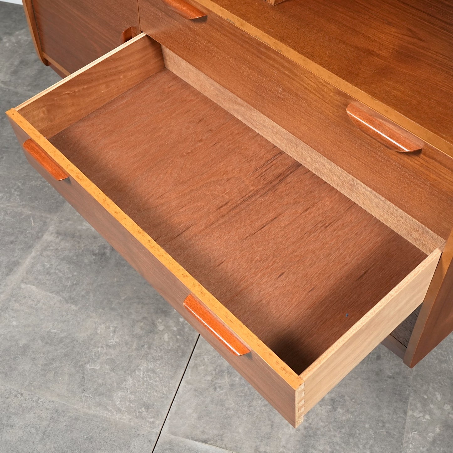 イギリスヴィンテージ キャビネット(ハイサイドボード)