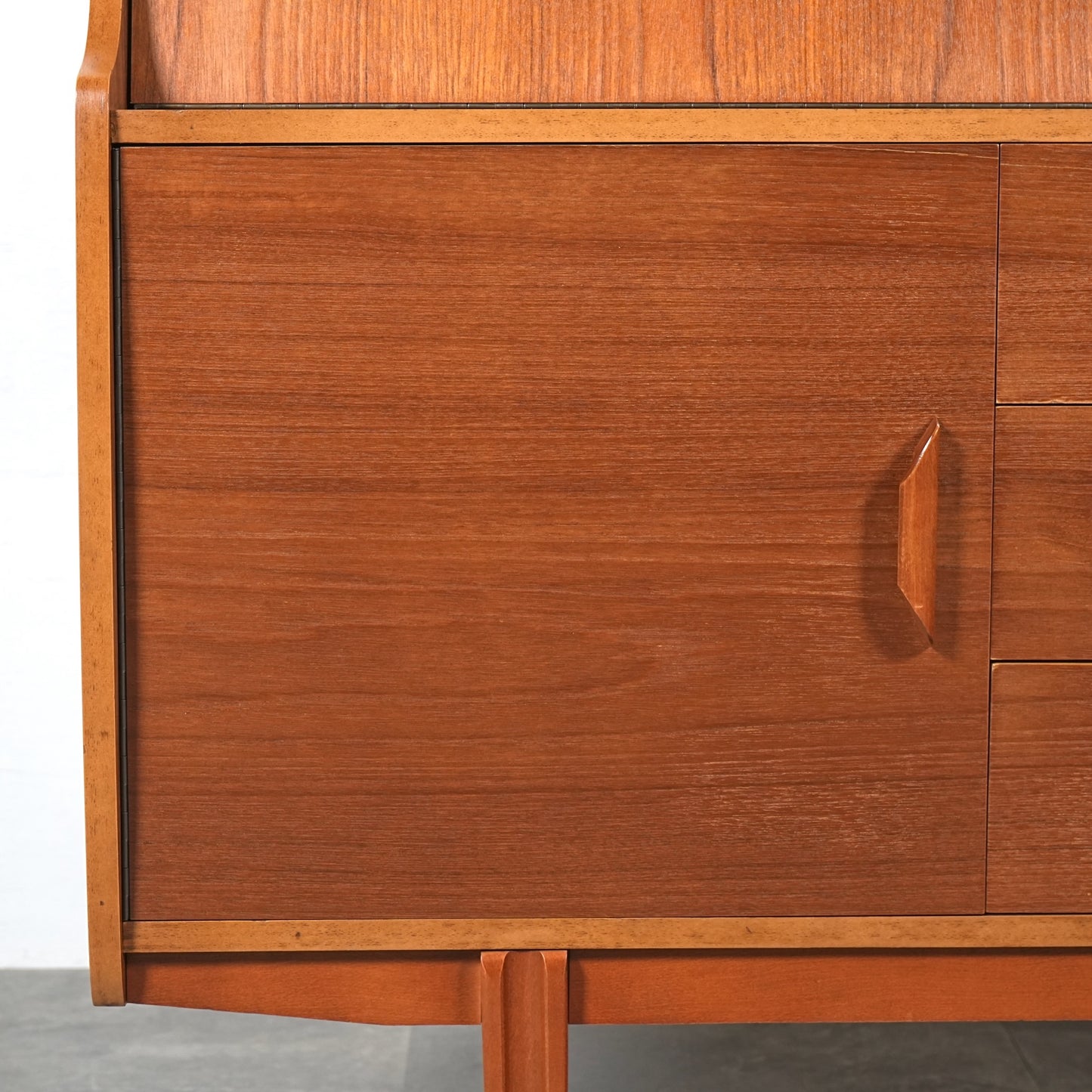 イギリスヴィンテージ キャビネット(ハイサイドボード)