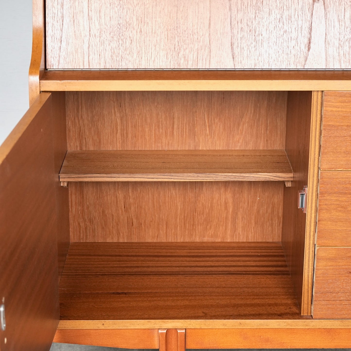 イギリスヴィンテージ キャビネット(ハイサイドボード)