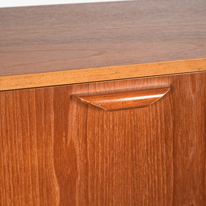 イギリスヴィンテージ キャビネット(ハイサイドボード)