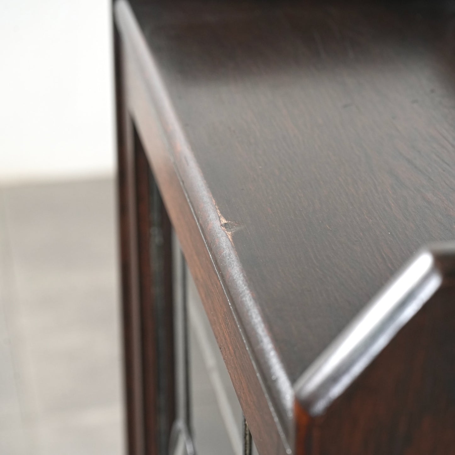 英国アンティーク ガラスキャビネット