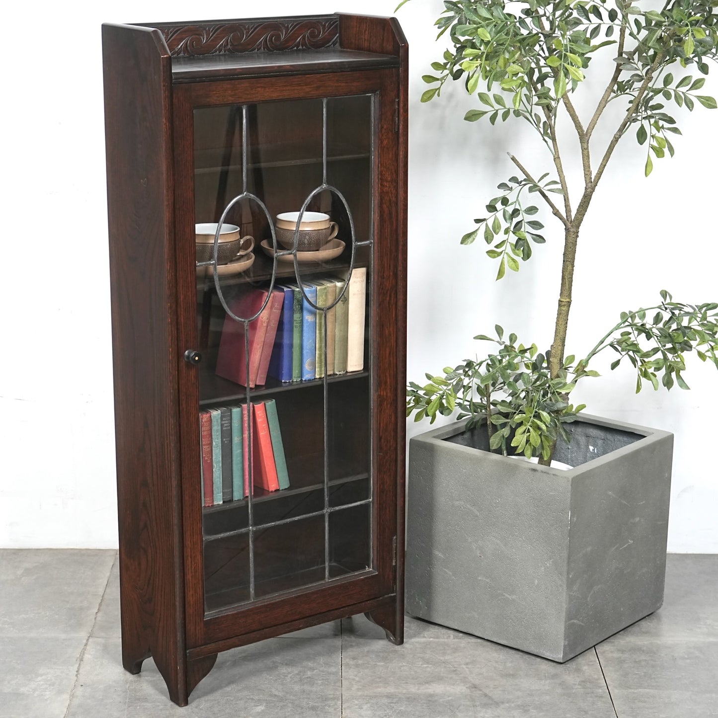 英国アンティーク ガラスキャビネット