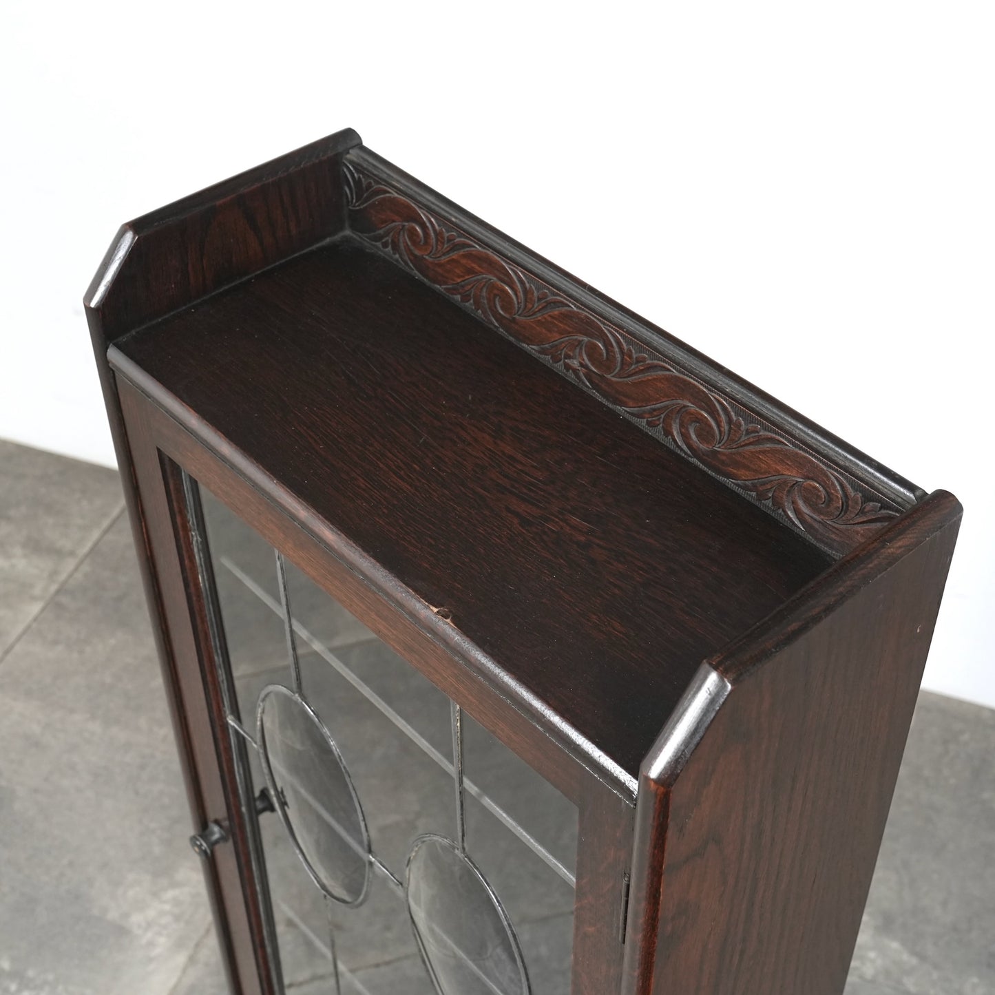 英国アンティーク ガラスキャビネット