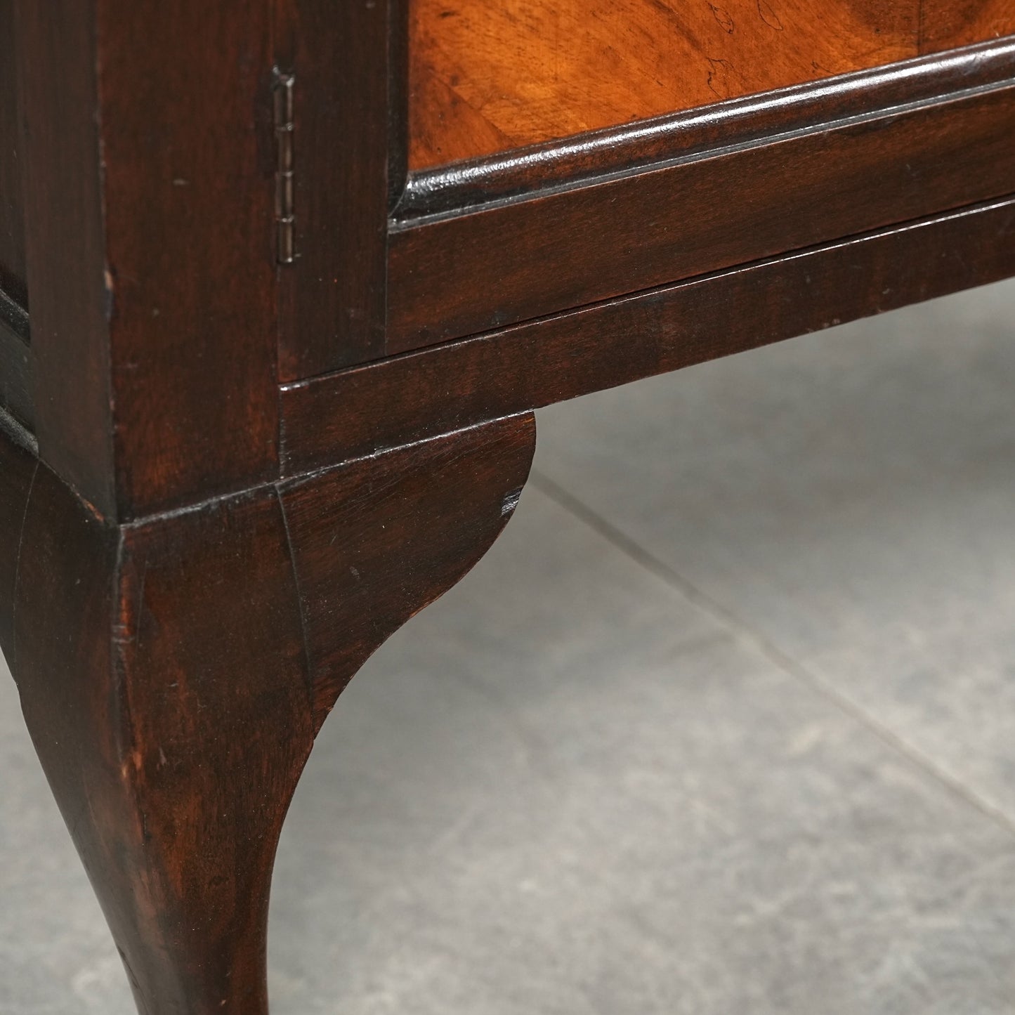 英国アンティーク キャビネット