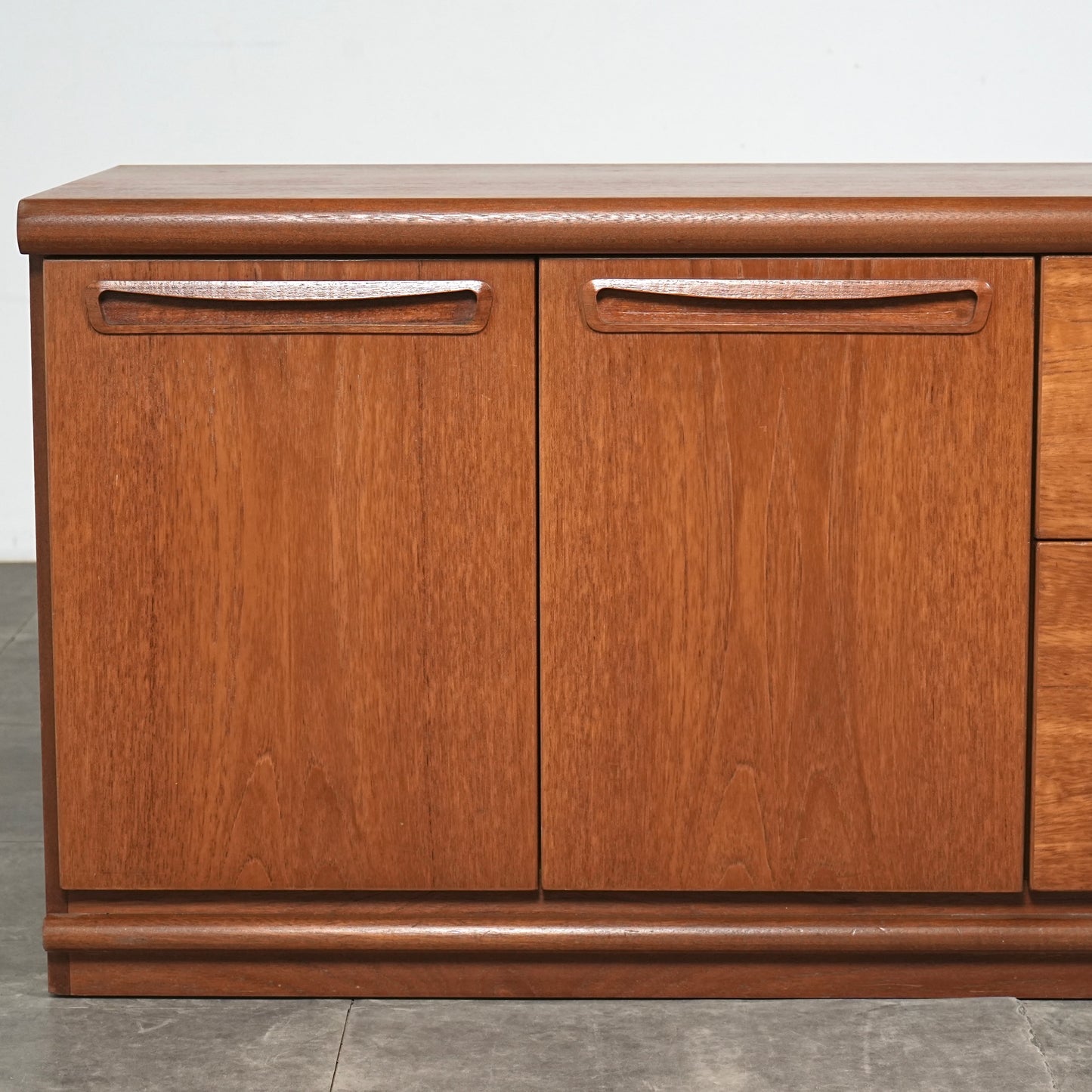 【Meredew】ヴィンテージ サイドボード