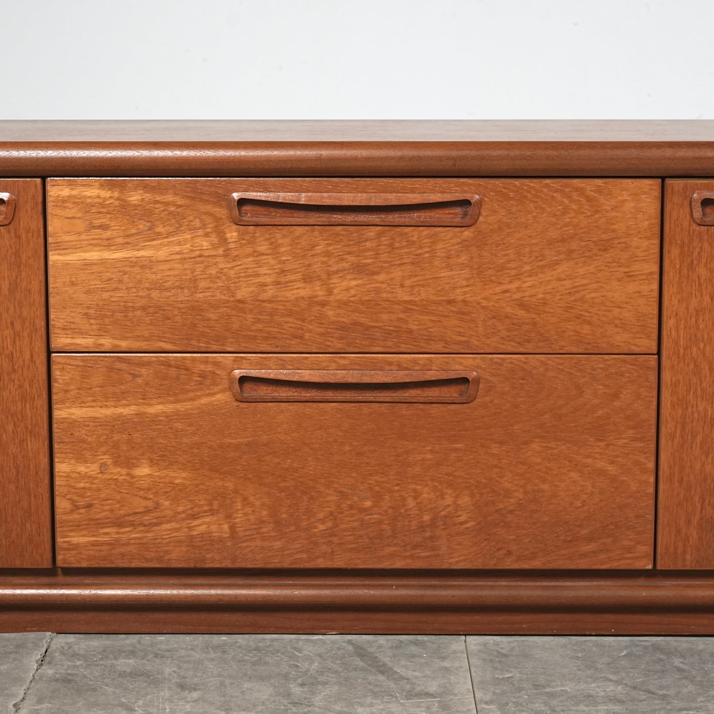 【Meredew】ヴィンテージ サイドボード