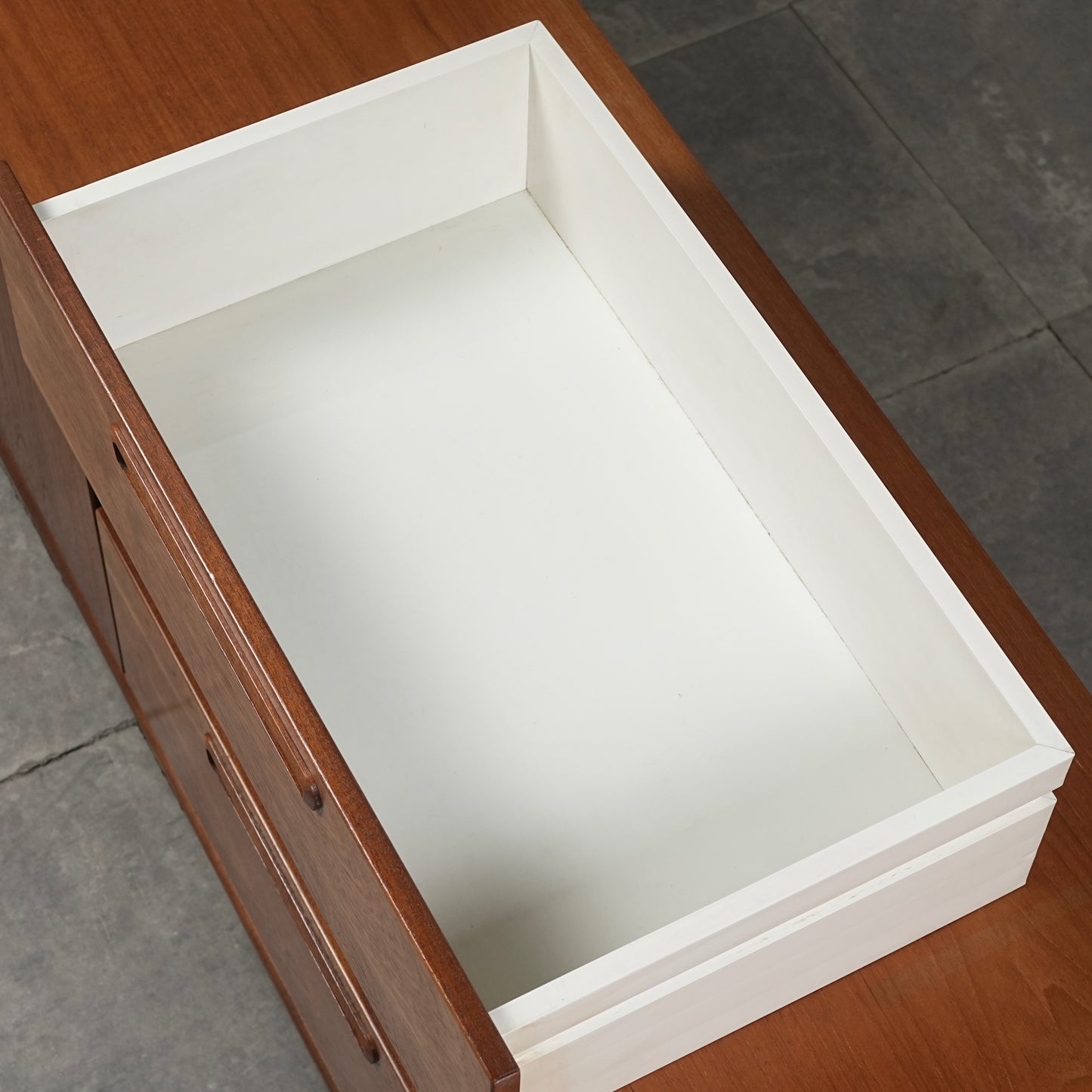 【Meredew】ヴィンテージ サイドボード