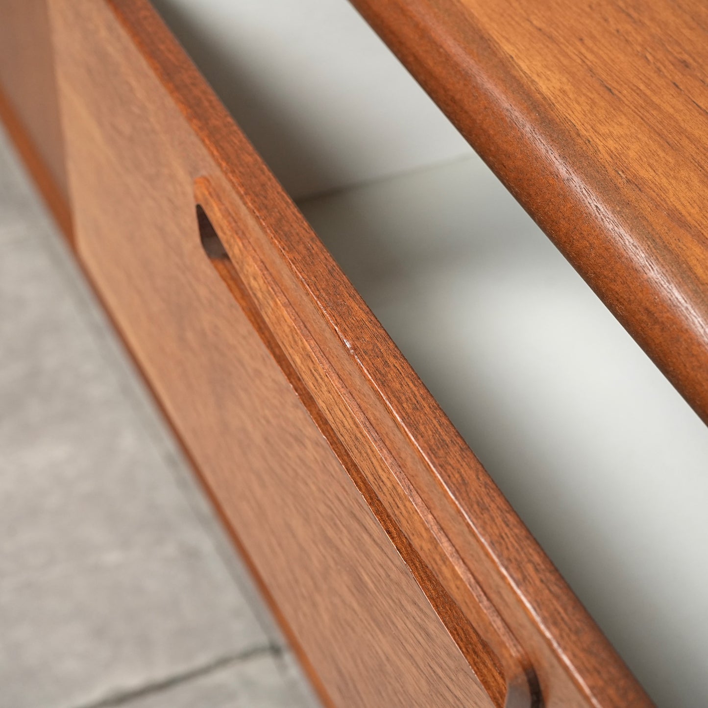 【Meredew】ヴィンテージ サイドボード