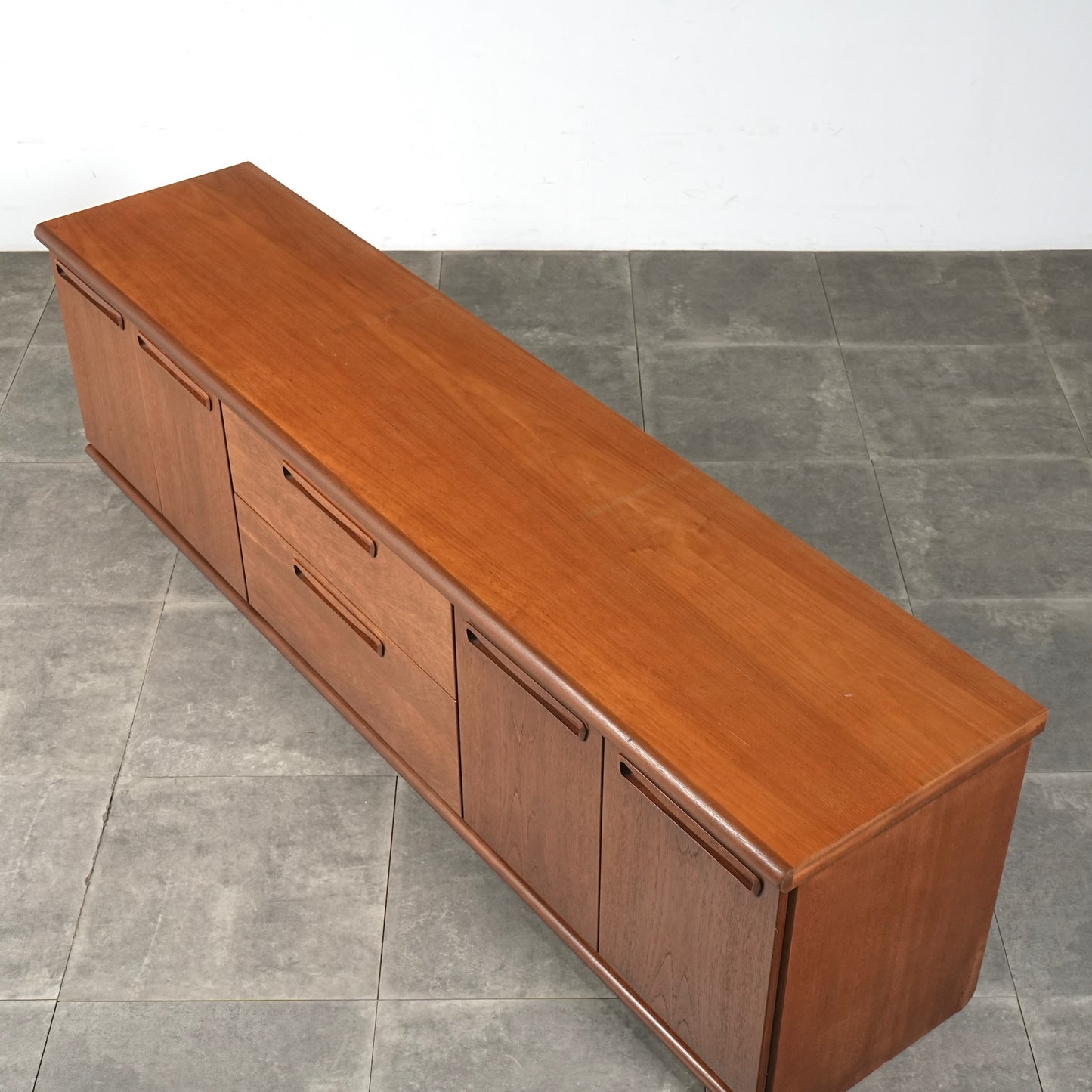 【Meredew】ヴィンテージ サイドボード