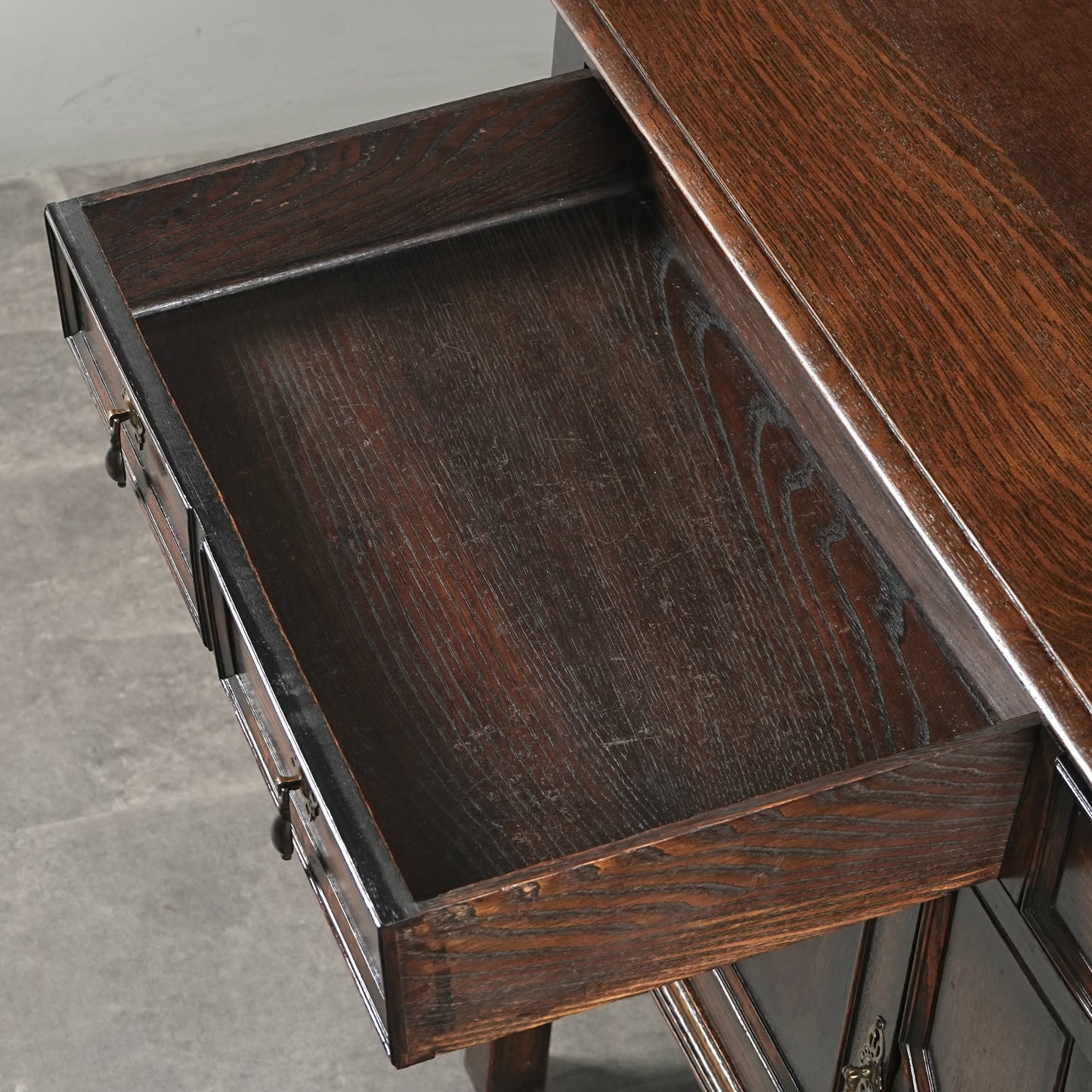 英国アンティーク サイドボード