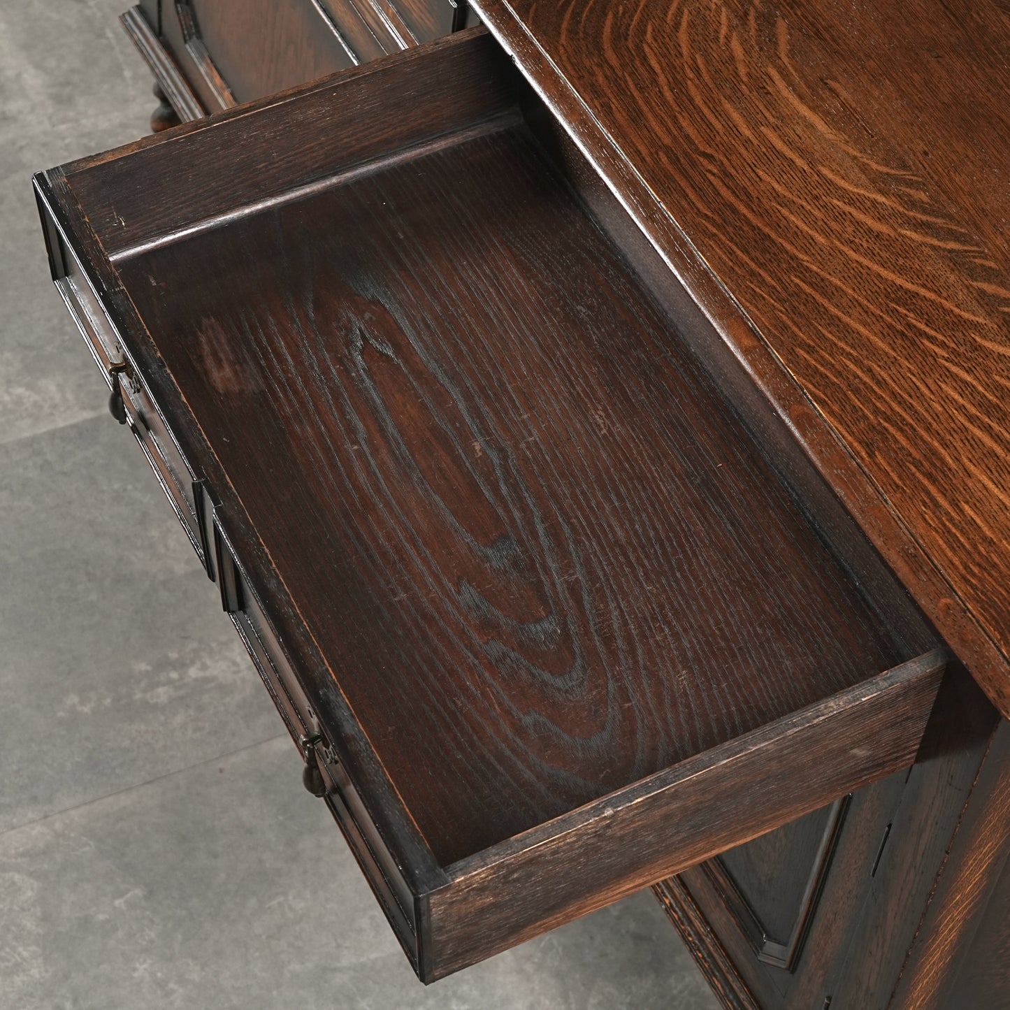 英国アンティーク サイドボード