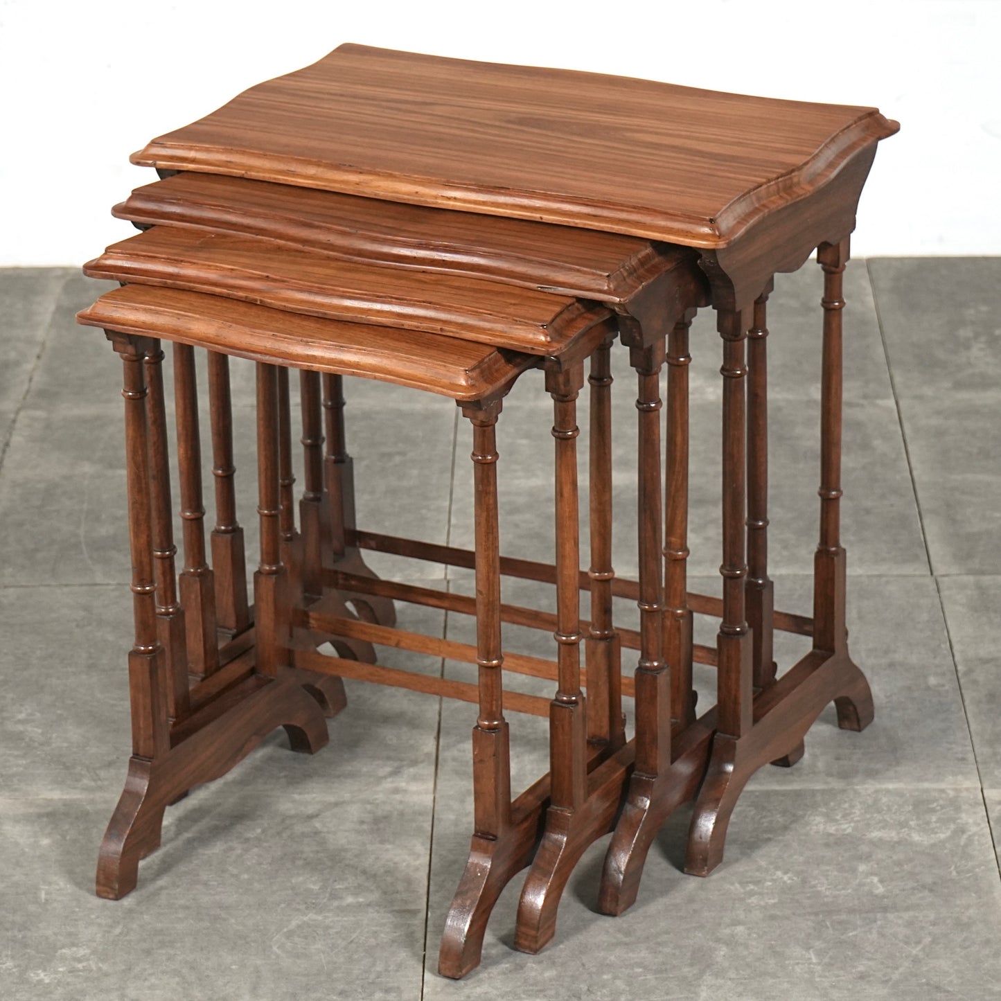 英国アンティーク ネストテーブル