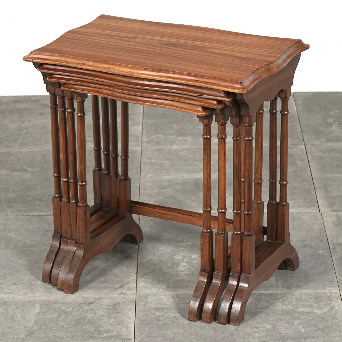 英国アンティーク ネストテーブル