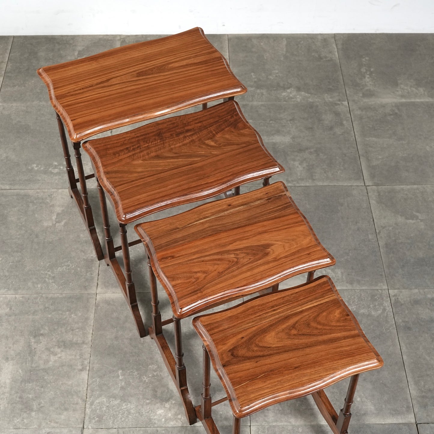 英国アンティーク ネストテーブル