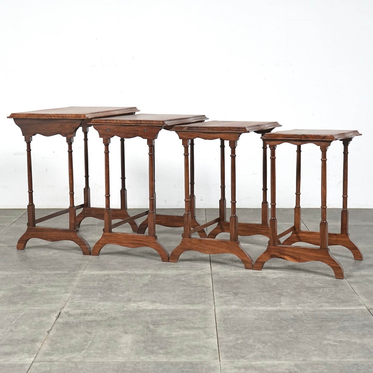 英国アンティーク ネストテーブル