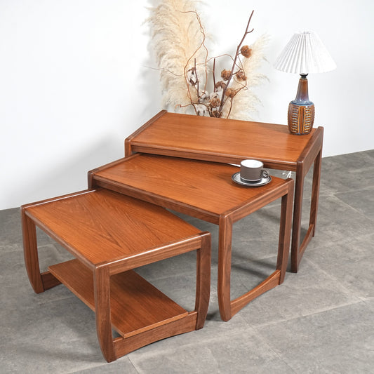 イギリスヴィンテージ ネストテーブル