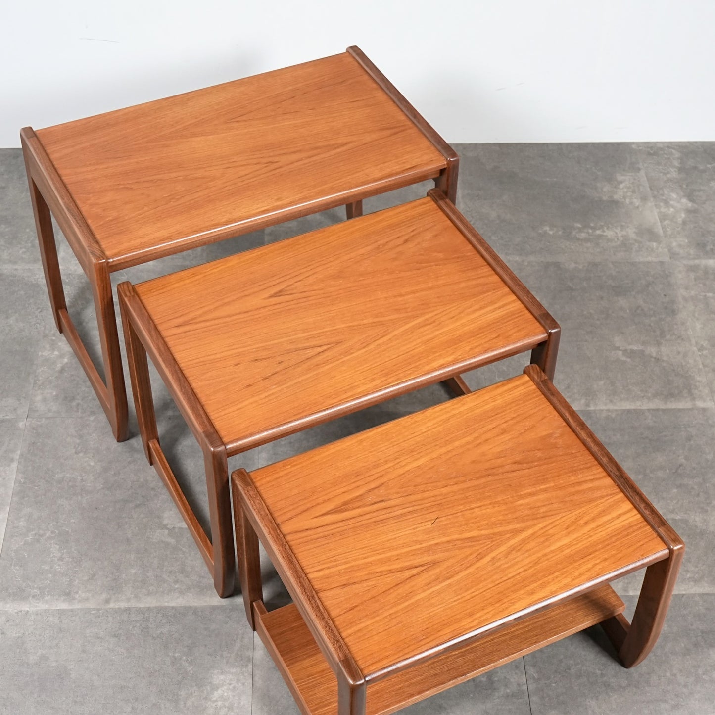 イギリスヴィンテージ ネストテーブル