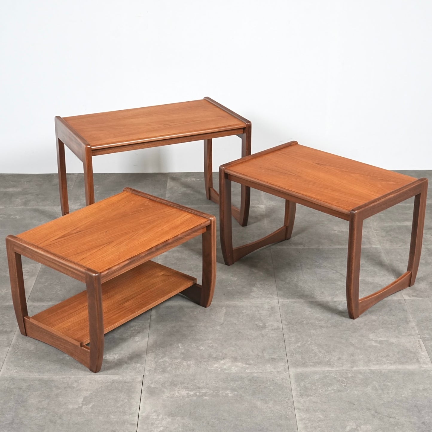 イギリスヴィンテージ ネストテーブル