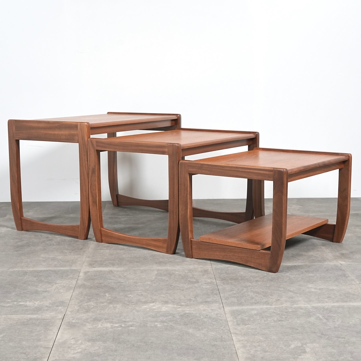 イギリスヴィンテージ ネストテーブル